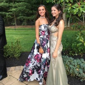 Prom dress!! Beautiful only worn once!!